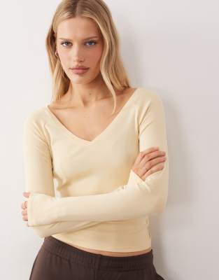 Gina Tricot - Langärmliges Oberteil aus reiner Baumwolle in Buttermilchgelb mit V-Ausschnitt