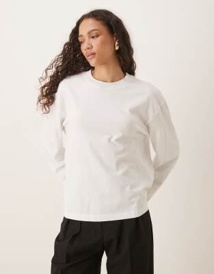 Gina Tricot - Langärmliges Relaxed-Fit-T-Shirt in Weiß