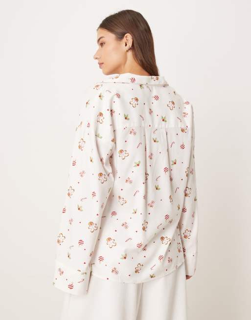 Gina Tricot - Langærmet hvid pyjamasskjorte i flonel med juleprint, 4 af 4