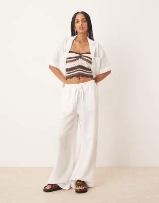 Gina Tricot - Lässig geschnittene Hose aus Gaze in Weiß mit Kordelzug, Kombiteil