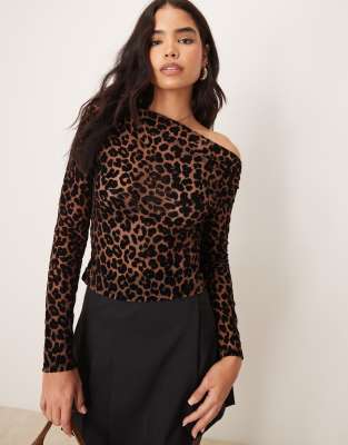 GINA TRICOT LONG SLEEVE OFF SHOULDER ASYMMETRIC TOP
