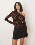 [GINA TRICOT] Gina Tricot long sleeve one shoulder asymmetric top in black zebra print S Black zebra print