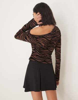 GINA TRICOT LONG SLEEVE ONE SHOULDER ASYMMETRIC TOP 