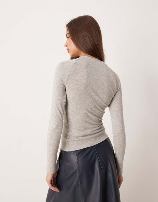 Gina Tricot long sleeve ruched slim fit drapey top in heather gray, 3 of 4