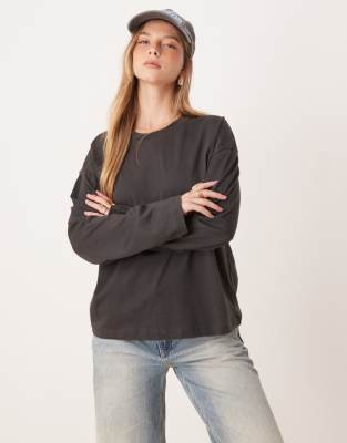 long sleeve t-shirt in washed black