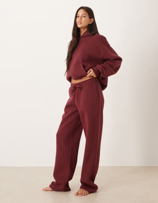Gina Tricot - Losvallende joggingbroek met rechte pijpen in bordeauxrood, deel van co-ord set