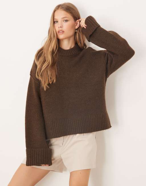Gina Tricot - Maglione girocollo taglio comodo marrone scuro con maniche risvoltate