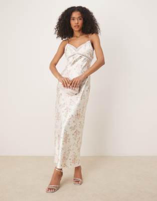 Gina Tricot - Maxikleid aus Satin in Weiß geblümt mit Spitzenborte