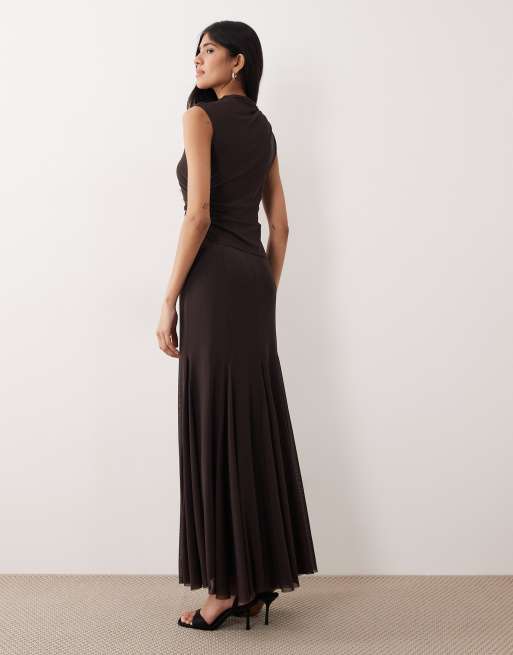 Gina Tricot – Maxikleid in Dunkelbraun mit tiefer Taille, 4 von 4