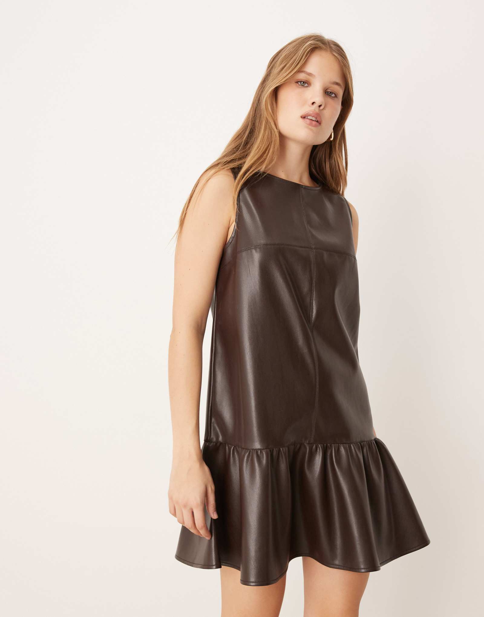 Коричневое мини-платье из искусственной кожи Gina Tricot