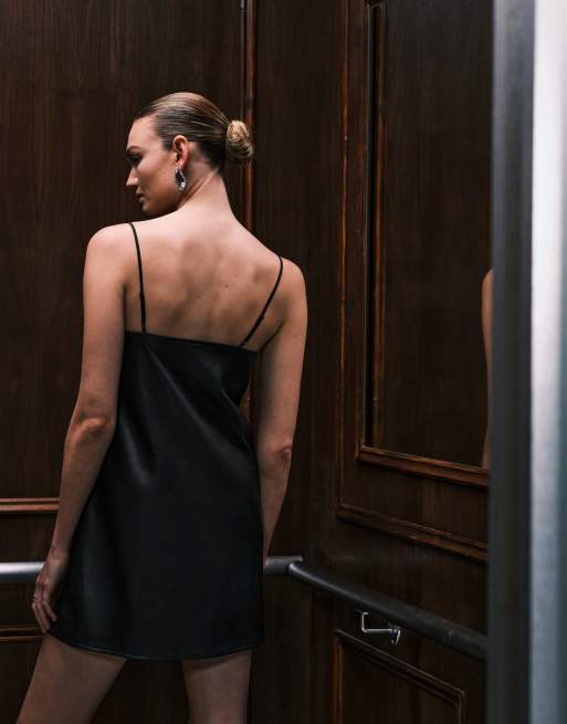 Gina Tricot – Minikleid aus Kunstleder in Schwarz mit Spitzendetail, 3 von 4