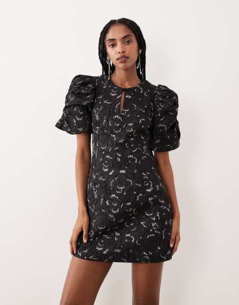 Gina Tricot – Minikleid aus Rosenbrokat in Schwarz mit voluminösen Ballonärmeln und silbernen Metallic-Einsätzen - view 1