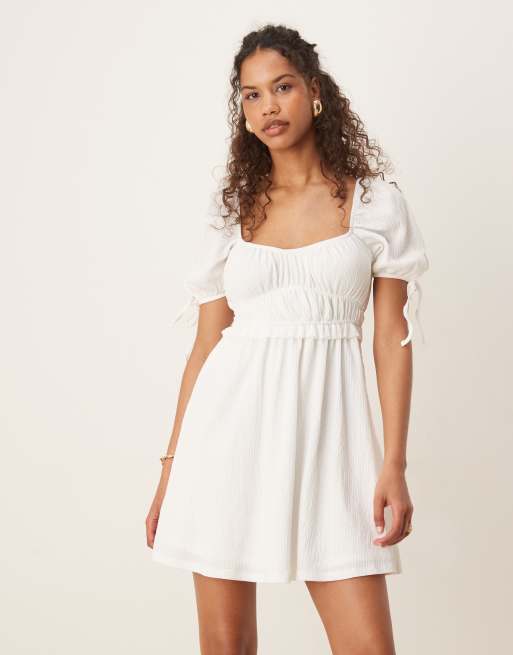 Gina Tricot – Minikleid in Wollweiß mit kurzen Puffärmeln