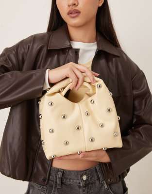 Gina Tricot - Mit Nieten besetzte Handtasche in Buttergelb