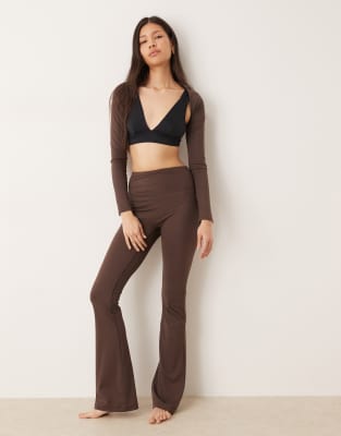 Gina Tricot - Mix and Match - Ausgestellte Yoga-Leggings in Dunkelbraun-Brown