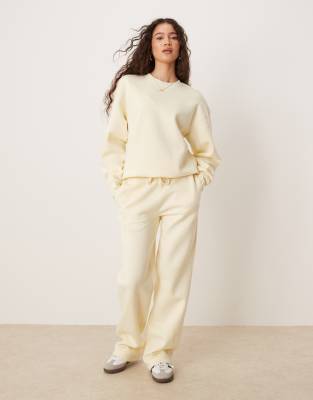 Gina Tricot - Mix and Match - Locker und gerade geschnittene Jogginghose in Buttermilch-Sorbet-Gelb