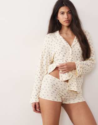 Gina Tricot     --      ditsy yellow flower (2201)