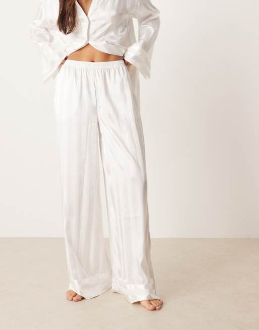 Gina Tricot – Mix and Match – Lounge-Pyjamahose aus Satin in Weiß gestreift, 2 von 4
