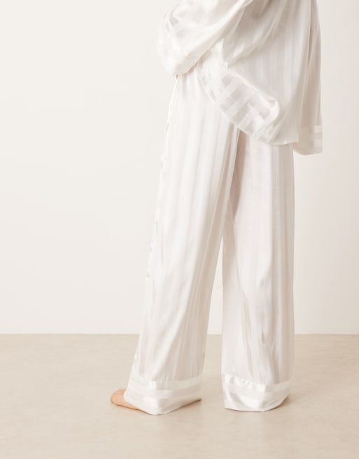 Gina Tricot – Mix and Match – Lounge-Pyjamahose aus Satin in Weiß gestreift, 4 von 4