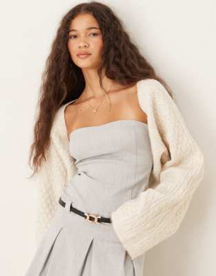 Gina Tricot - Mix and Match - Oversize-Bolero in Elfenbein-Cremeweiß mit Zopfstrickmuster