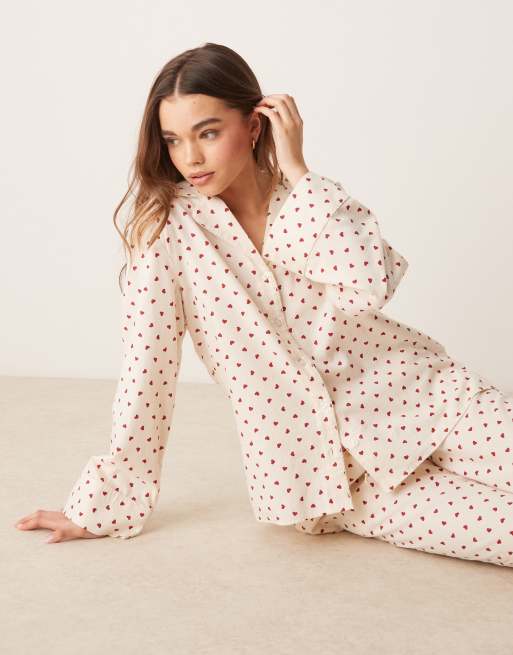 Gina Tricot – Mix and Match – Pyjama-Hemd aus Flanell in Cremeweiß mit rotem Herzmuster