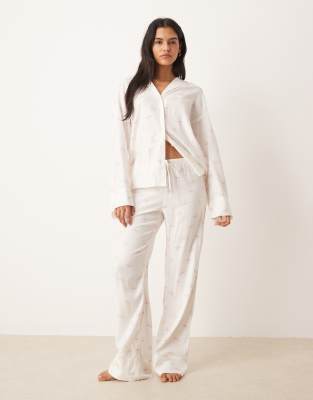 Gina Tricot - Mix and Match - Pyjamahose aus Flanell in Weiß mit rosa Schleifenmuster