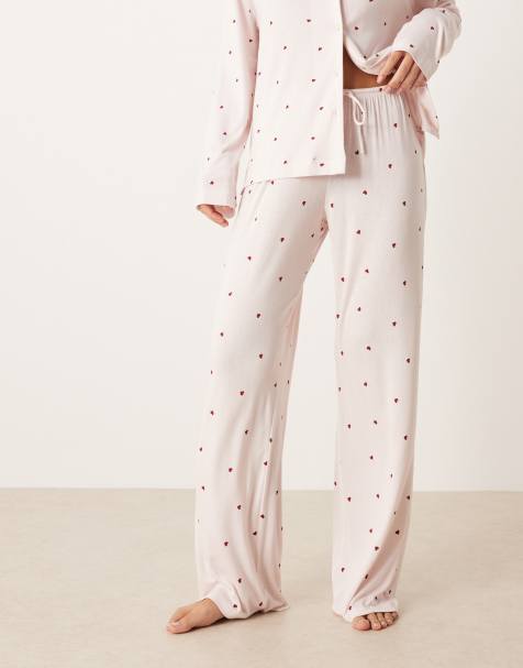 Gina Tricot – Mix and Match – Weiche Pyjamahose in Rosa mit rotem Herzchenmuster - view 1