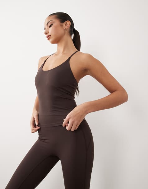 Gina Tricot – Mix and Match – Yoga-Oberteil in Schokobraun mit Riemchendesign am Rücken - view 1