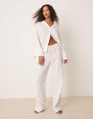 Gina Tricot - Mix en match - Geweven pyjamabroek met rode hartjesprint in wit - view 1