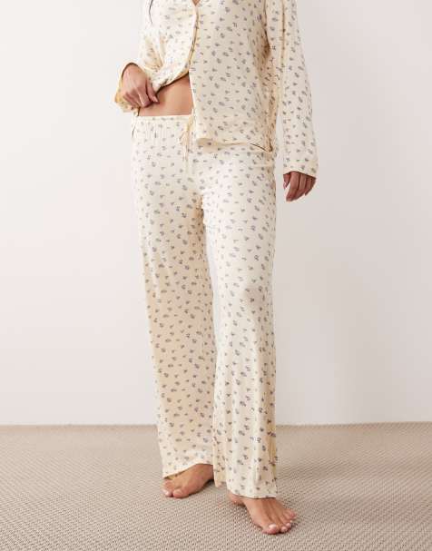 Gina Tricot - Mix en match - Lounge pyjama in lichtgeel met fijne bloemenprint - view 1