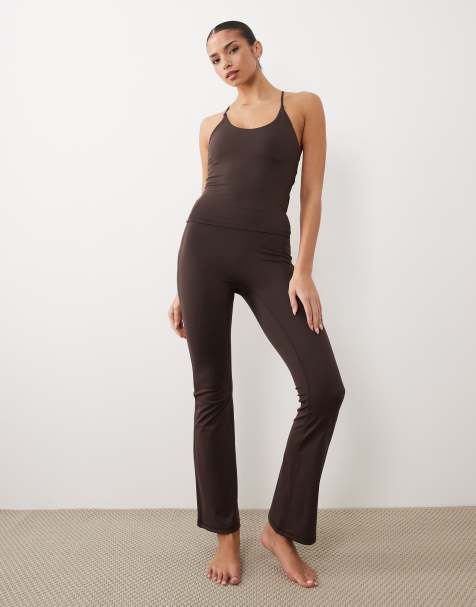 Gina Tricot - Mix en match - Yogaset met bandjes op de rug in chocoladebruin - view 1