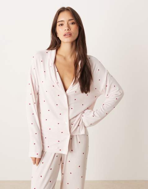 Gina Tricot - Mix en match - Zacht pyjamaoverhemd in roze met rode hartjesprint - view 1