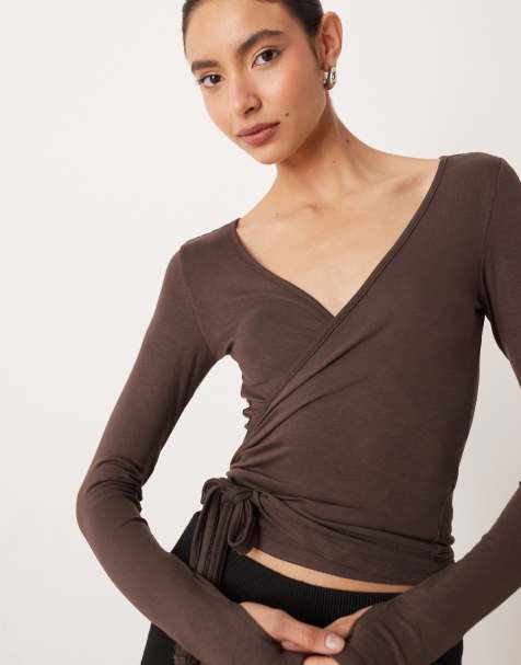 Gina Tricot - Mix en match - Zacht vest met lange mouwen en overslag in donkerbruin - view 1