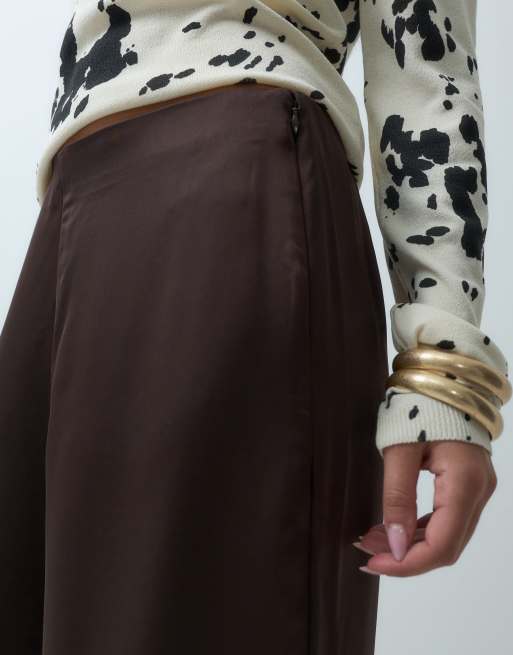 Gina Tricot Moa glow Satinhose mit geradem Schnitt in Braun, 4 von 5