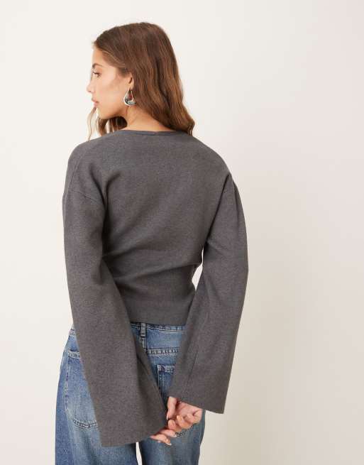 Gina Tricot – Mörkgrå, melerad, stickad kofta med omlottdesign, v-ringning och vida ärmar, 3 av 4
