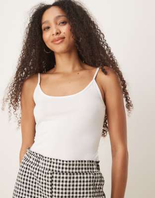 Gina Tricot - Oberteil aus Jersey in Weiß mit Camisole-Trägern