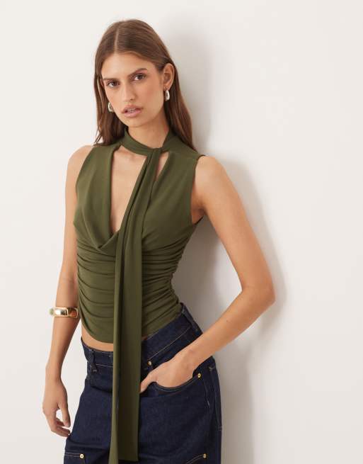 Gina Tricot – Oberteil in Grün mit Wasserfallkragen und Schaldetail