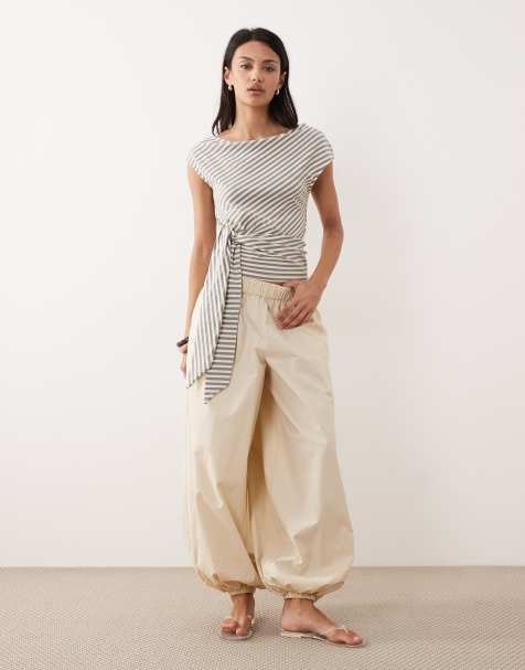 Gina Tricot – Oberteil in Hellgelb gestreift mit asymmetrischer Schulterpartie und Bindedetail an der Taille - view 1