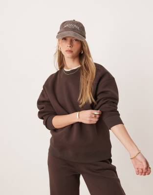 Gina Tricot - Oversize-Sweatshirt in Dunkelbraun