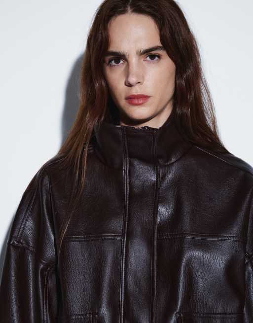 Gina Tricot oversized jacka i läderimitation med hög krage i djupt plommon, 2 av 4