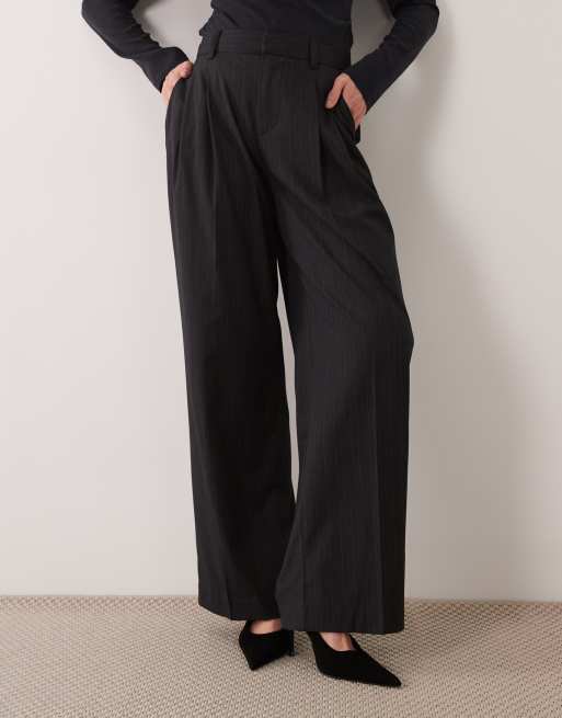 Gina Tricot pantalón de pernera ancha plisado de raya diplomática gris, 2 de 5