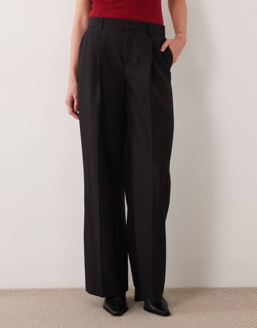 Gina Tricot pantalón de pernera ancha plisado en negro, 2 de 5