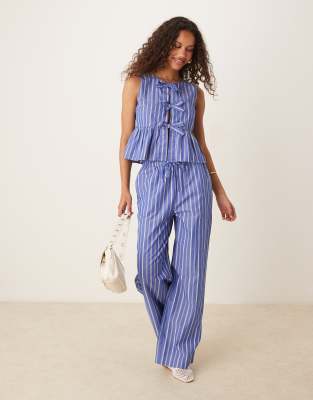 Gina Tricot - Pantalon décontracté d'ensemble à rayures en popeline de coton - Bleu - view 1