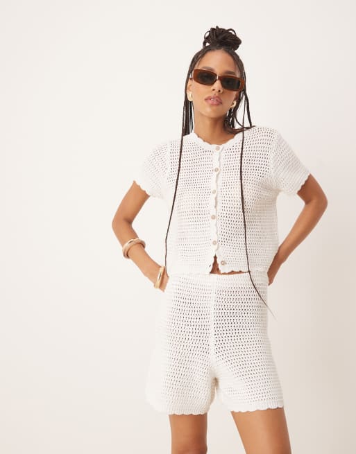 Gina Tricot - Pantaloncini bianchi in maglia all'uncinetto in coordinato
