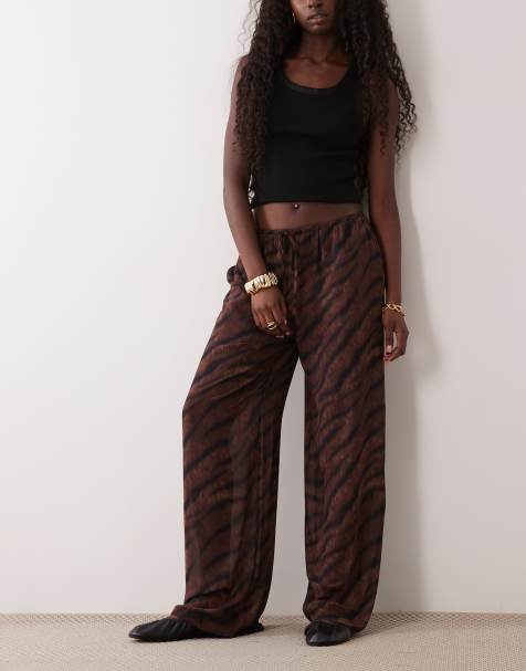 Gina Tricot - pantalones de pernera ancha de gasa semitransparente con estampado animal de cebra marrón - view 1