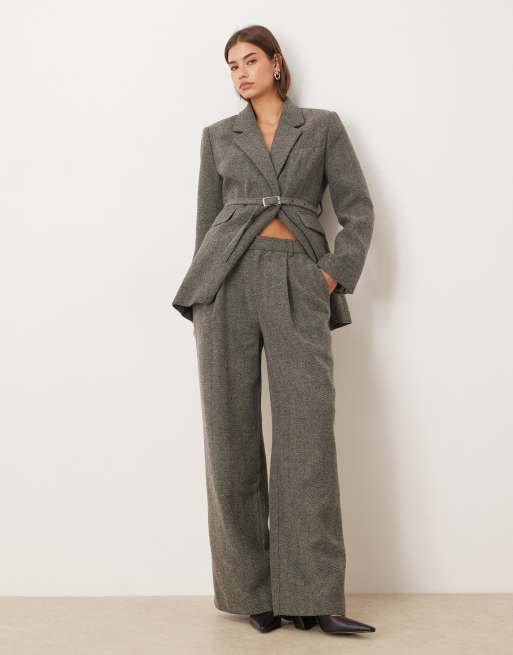 Gina Tricot - Pantaloni a vita medio alta grigi con motivo a spina di pesce in coordinato