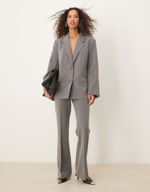 Gina Tricot - Pantaloni a zampa sartoriali grigio mélange in coordinato