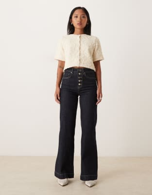 Gina Tricot Petite - Elegante Schlagjeans in dunkler indigoblauer Waschung