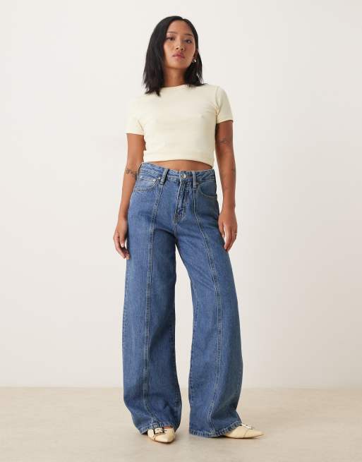 Gina Tricot Petite - Jeans met wijde pijpen en naaddetail aan de voorkant in midwash blauw