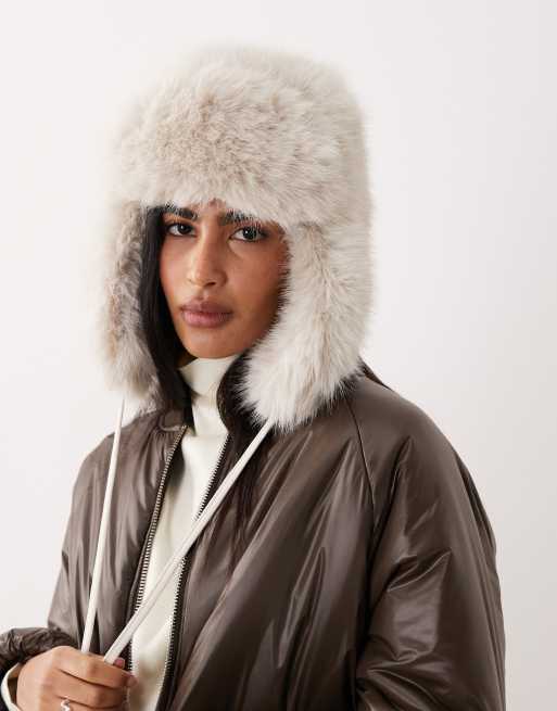 Gina Tricot - Pilotenpet van imitatiebont in lichtbeige, 2 van 3